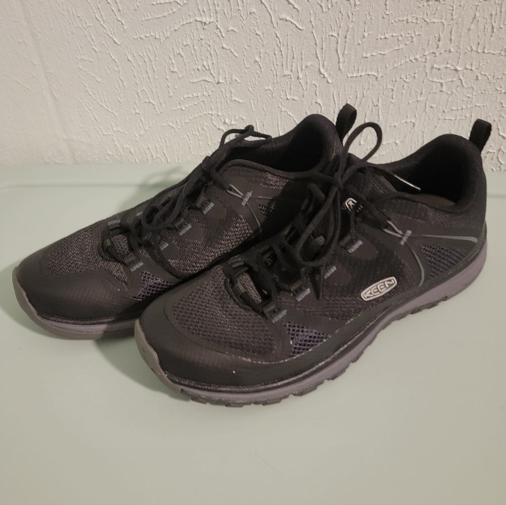 KEEN  Trail/Hiking Shoes Womens Size 9, Black, EUC